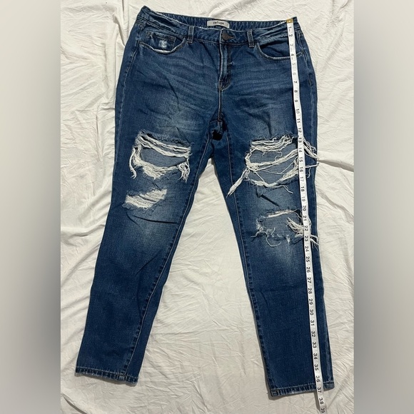 Refuge Women's Distressed Blue Jeans Size 10 - Picture 8 of 16